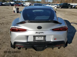 2022 Toyota Supra 2.0 with VIN WZ1DB2C08NW050265, listed as a Copart auction lot 88882465 with 14,576 mi miles and Salvage title. Bid and sale history available at DreamBid. Image 6.