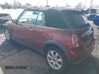 2008 MINI Convertible z VIN WMWRF33568TG18657, wystawiony jako IAAI lot #41584033 z przebiegiem 127 437 mil mil oraz . Historia ofert i sprzedaży dostępna na DreamBid. Obrazek 3.