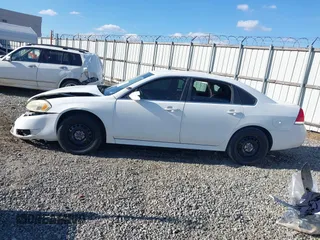 2013 Chevrolet Impala Police with VIN 2G1WD5E34D1265263, listed as a IAAI auction lot 41115415 with 191,679 mi miles. Bid and sale history available at carsss.com. Image 14.