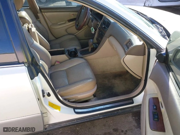 2000 Lexus ES 300 with VIN JT8BF28G9Y0282007, listed as a IAAI auction lot 41702668 with 154,025 mi miles. Bid and sale history available at carsss.com. Image 5.
