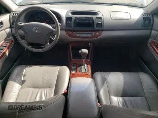 2005 Toyota Camry LE with VIN JTDBF32K450164320, listed as a Copart auction lot 53370805 with 233,932 mi miles and Salvage Title. Bid and sale history available at DreamBid. Image 8.