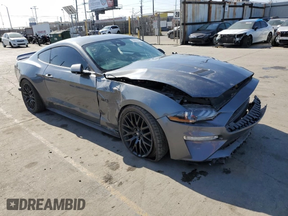 2021 Ford Mustang GT z VIN 1FA6P8CF9M5103856, wystawiony jako Copart lot #56322045 z przebiegiem 27 499 mil mil oraz Szkody całkowita. Historia ofert i sprzedaży dostępna na DreamBid. Obrazek 4.