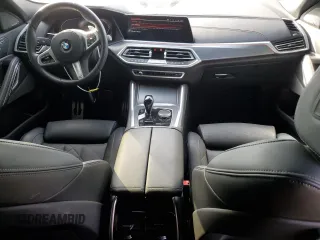 2023 BMW X6 xDrive40i z VIN 5UXCY6C02P9P43834, wystawiony jako Copart lot #85347614 z przebiegiem 16 921 mil mil oraz Szkoda całkowita • Salvage title. Historia ofert i sprzedaży dostępna na DreamBid. Obrazek 8.