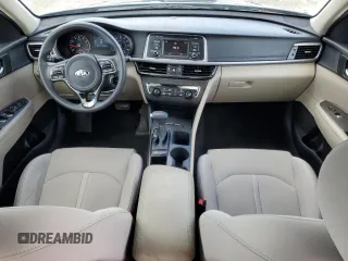 2017 Kia Optima LX z VIN 5XXGT4L38HG124210, wystawiony jako Copart lot #62261805 z przebiegiem 88 310 mil mil oraz Czysty tytuł • Clean title. Historia ofert i sprzedaży dostępna na DreamBid. Obrazek 8.