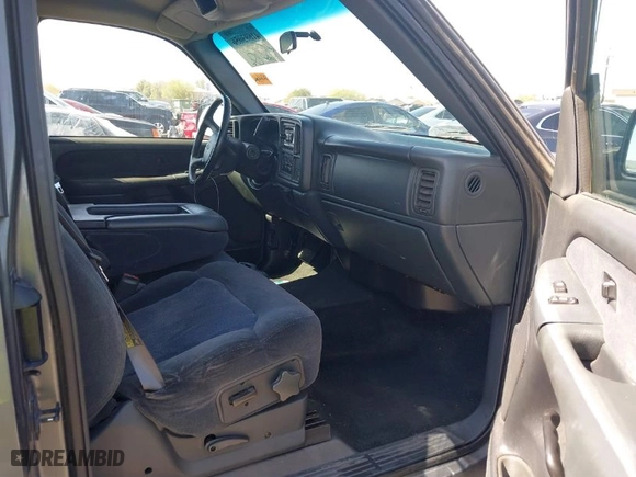 2001 Chevrolet Silverado 1500 LS with VIN 2GCEC19V411309090, listed as a IAAI auction lot 41693056 with 174,262 mi miles. Bid and sale history available at carsss.com. Image 5.