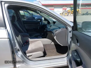 2008 Honda Accord LX z VIN 1HGCP263X8A006482, wystawiony jako IAAI lot #42362851 z przebiegiem 246 340 mil mil oraz . Historia ofert i sprzedaży dostępna na DreamBid. Obrazek 5.
