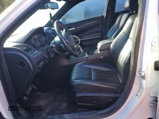 2020 Chrysler 300 S z VIN 2C3CCABT9LH181069, wystawiony jako Copart lot #76281354 z przebiegiem 66 773 mil mil oraz Szkoda całkowita • Salvage title. Historia ofert i sprzedaży dostępna na DreamBid. Obrazek 7.