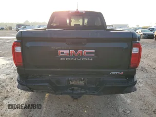 2024 GMC Canyon 4WD AT4 z VIN 1GTP6DEK5R1109902, wystawiony jako Copart lot #54504725 z przebiegiem 28 350 mil mil oraz Szkoda całkowita • Salvage title. Historia ofert i sprzedaży dostępna na DreamBid. Obrazek 6.