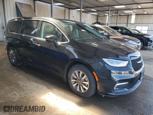2024 Chrysler Pacifica Hybrid Select z VIN 2C4RC1S74RR166734, wystawiony jako Copart lot #56190895 z przebiegiem 26 312 mil mil oraz Szkoda całkowita • Salvage title. Historia ofert i sprzedaży dostępna na DreamBid. Obrazek 4.
