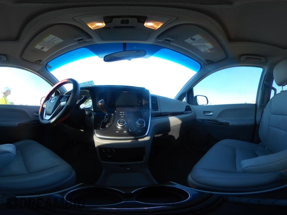 2015 Toyota Sienna XLE with VIN 5TDYK3DC5FS534913, listed as a IAAI auction lot 42052427 with 105,046 mi miles. Bid and sale history available at carsss.com. Image 18.