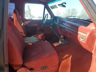 1993 Ford F-250 z VIN 1FTHX25C5PKB75016, wystawiony jako Copart lot #47947095 z przebiegiem 302 553 mil mil oraz Szkoda całkowita • Salvage title. Historia ofert i sprzedaży dostępna na DreamBid. Obrazek 10.