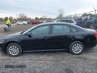 2014 Volkswagen Passat Wolfsburg Edition z VIN 1VWAT7A31EC098634, wystawiony jako IAAI lot #41924146 z przebiegiem 80 872 mil mil oraz . Historia ofert i sprzedaży dostępna na DreamBid. Obrazek 14.