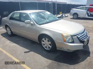 2007 Cadillac DTS Luxury I z VIN 1G6KD57Y57U173167, wystawiony jako IAAI lot #42182101 z przebiegiem 134 538 mil mil oraz . Historia ofert i sprzedaży dostępna na DreamBid. Obrazek 1.