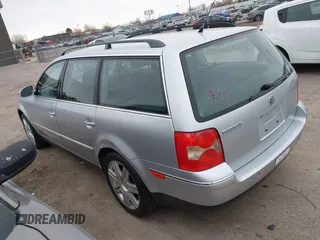 2005 Volkswagen Passat z VIN WVWCD63B55E132974, wystawiony jako IAAI lot #41755346 z przebiegiem 68 295 mil mil oraz . Historia ofert i sprzedaży dostępna na DreamBid. Obrazek 3.