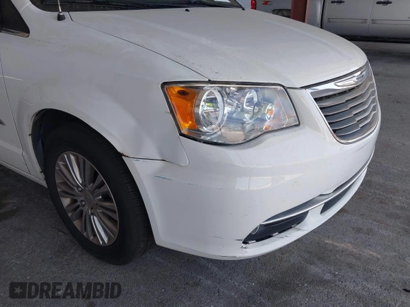 2014 Chrysler Town & Country Touring-L with VIN 2C4RC1CG2ER312444, listed as a IAAI auction lot 42050774 with 124,010 mi miles. Bid and sale history available at carsss.com. Image 6.