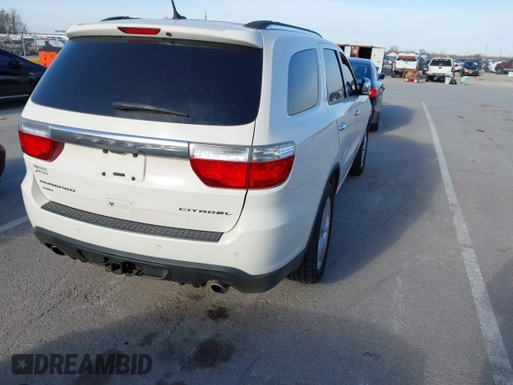 2011 Dodge Durango Citadel with VIN 1D4SE5GT0BC686083, listed as a IAAI auction lot 41805770 with 171,879 mi miles. Bid and sale history available at carsss.com. Image 4.