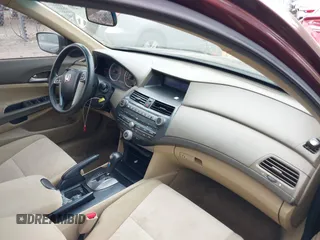 2010 Honda Accord LX z VIN 1HGCP2F38AA137707, wystawiony jako IAAI lot #42263720 z przebiegiem 113 569 mil mil oraz . Historia ofert i sprzedaży dostępna na DreamBid. Obrazek 5.