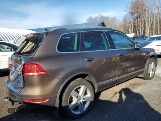 2013 Volkswagen Touareg Sport с VIN WVGEP9BP5DD003924, выставлен на аукционе Copart как лот 83310484 с пробегом Не указан миль и Списание • Salvage title. История ставок и продаж доступна на DreamBid. Изображение 3.
