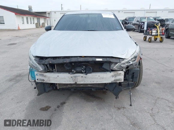 2019 Nissan Altima 2.5 SR with VIN 1N4BL4CV3KN312775, listed as a IAAI auction lot 41875447 with 131,065 mi miles. Bid and sale history available at carsss.com. Image 12.