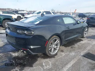 2021 Chevrolet Camaro 1LT z VIN 1G1FB1RS0M0139221, wystawiony jako IAAI lot #41402149 z przebiegiem 34 832 mil mil oraz . Historia ofert i sprzedaży dostępna na DreamBid. Obrazek 4.