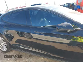 2015 Tesla Model S 85D z VIN 5YJSA1E24FF114180, wystawiony jako IAAI lot #41832583 z przebiegiem 152 008 mil mil oraz . Historia ofert i sprzedaży dostępna na DreamBid. Obrazek 13.