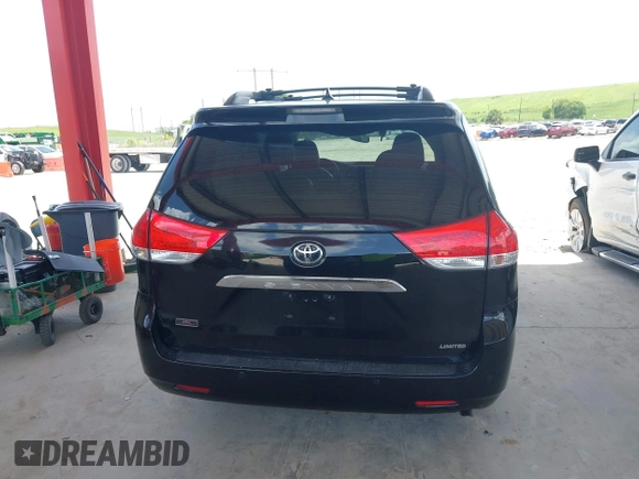 2014 Toyota Sienna XLE z VIN 5TDYK3DC2ES423847, wystawiony jako IAAI lot #40001988 z przebiegiem 130 731 mil mil oraz . Historia ofert i sprzedaży dostępna na DreamBid. Obrazek 16.