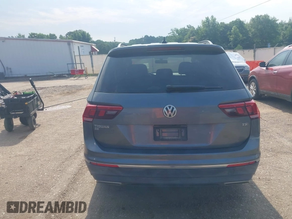 2018 Volkswagen Tiguan SEL z VIN 3VV3B7AX1JM045203, wystawiony jako IAAI lot #42572229 z przebiegiem 104 873 mil mil oraz . Historia ofert i sprzedaży dostępna na DreamBid. Obrazek 16.