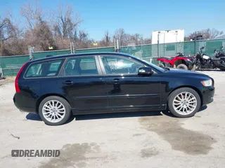 2011 Volvo V50 with VIN YV1672MW0B2612250, listed as a IAAI auction lot 41781498 with 106 mi miles. Bid and sale history available at carsss.com. Image 13.