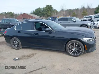 2019 BMW 3 Series 330i xDrive z VIN WBA5R7C58KAJ80964, wystawiony jako IAAI lot #41944216 z przebiegiem 52 218 mil mil oraz . Historia ofert i sprzedaży dostępna na DreamBid. Obrazek 13.