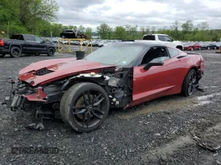2015 Chevrolet Corvette Z51 3LT z VIN 1G1YL2D72F5111893, wystawiony jako Copart lot #55885815 z przebiegiem 139 711 mil mil oraz Szkoda całkowita • Salvage title. Historia ofert i sprzedaży dostępna na DreamBid. Obrazek 1.