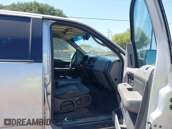 2004 Ford F-150 XLT with VIN 1FTRW14W24KC51607, listed as a IAAI auction lot 42015269 with 1 mi miles. Bid and sale history available at carsss.com. Image 5.