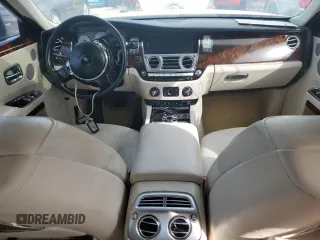 2013 Rolls-Royce Ghost z VIN SCA664S59DUX51984, wystawiony jako Copart lot #74546804 z przebiegiem 94 160 mil mil oraz Nie do naprawy. Historia ofert i sprzedaży dostępna na DreamBid. Obrazek 8.