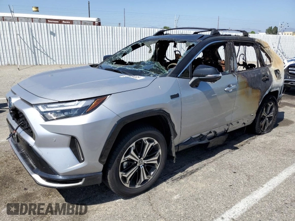 2024 Toyota RAV4 XSE z VIN JTMFB3FV2RD213319, wystawiony jako Copart lot #57088405 z przebiegiem Nie podano mil oraz Szkoda całkowita • Salvage title. Historia ofert i sprzedaży dostępna na DreamBid. Obrazek 1.