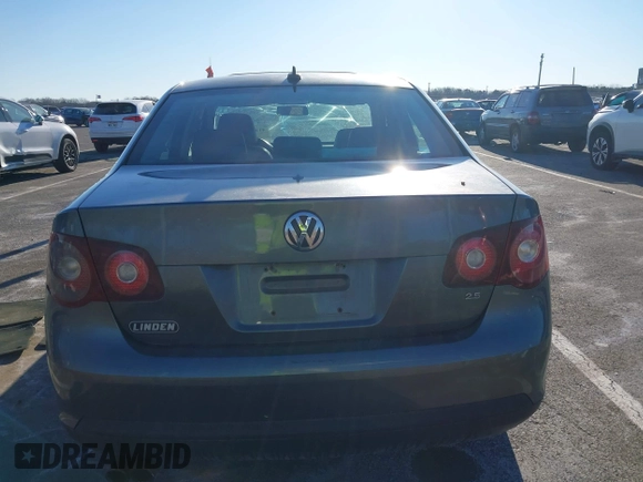 2008 Volkswagen Jetta SE z VIN 3VWRZ71K98M081253, wystawiony jako IAAI lot #41459732 z przebiegiem 174 887 mil mil oraz . Historia ofert i sprzedaży dostępna na DreamBid. Obrazek 16.