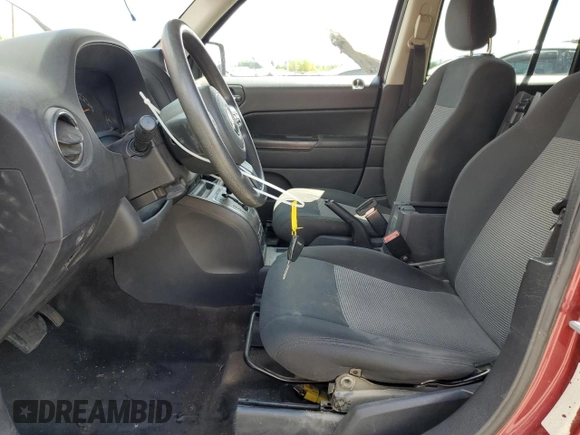 2015 Jeep Patriot Altitude z VIN 1C4NJRBB2FD135164, wystawiony jako Copart lot #56662475 z przebiegiem 186 663 mil mil oraz Szkoda całkowita • Salvage title. Historia ofert i sprzedaży dostępna na DreamBid. Obrazek 7.