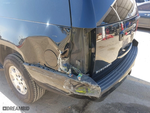 2007 Chevrolet Suburban LT with VIN 3GNFC16J07G243215, listed as a IAAI auction lot 41631673 with 200,990 mi miles. Bid and sale history available at carsss.com. Image 6.