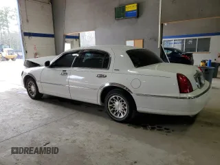2002 Lincoln Town Car Executive z VIN 1LNHM81W92Y635551, wystawiony jako Copart lot #47803525 z przebiegiem Nie podano mil oraz Szkoda całkowita • Salvage title. Historia ofert i sprzedaży dostępna na DreamBid. Obrazek 2.