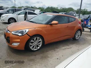 2013 Hyundai Veloster w/Black Int z VIN KMHTC6ADXDU121105, wystawiony jako Copart lot #55171015 z przebiegiem 130 905 mil mil oraz Szkoda całkowita • Salvage title. Historia ofert i sprzedaży dostępna na DreamBid. Obrazek 1.