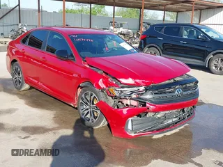 2024 Volkswagen Jetta Sport z VIN 3VWAM7BU7RM080664, wystawiony jako IAAI lot #41974493 z przebiegiem 14 254 mil mil oraz . Historia ofert i sprzedaży dostępna na DreamBid. Obrazek 1.