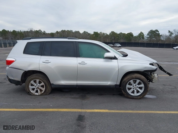 2013 Toyota Highlander with VIN 5TDZK3EH0DS111944, listed as a IAAI auction lot 41399844 with 54,696 mi miles. Bid and sale history available at carsss.com. Image 14.