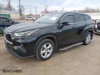 2021 Toyota Highlander L with VIN 5TDBZRBH7MS134660, listed as a IAAI auction lot 41682934 with 121,201 mi miles. Bid and sale history available at carsss.com. Image 17.