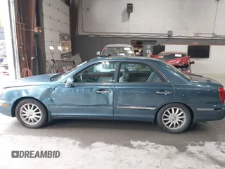 2005 Hyundai XG with VIN KMHFU45E35A414283, listed as a IAAI auction lot 42211359 with 101,869 mi miles. Bid and sale history available at carsss.com. Image 6.