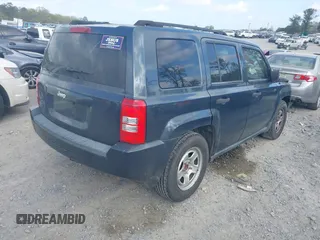 2008 Jeep Patriot Sport with VIN 1J8FT28W98D762682, listed as a IAAI auction lot 41944608 with 189,000 mi miles. Bid and sale history available at carsss.com. Image 4.