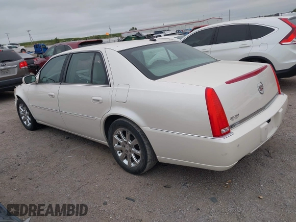2008 Cadillac DTS 1SA z VIN 1G6KD57Y28U167974, wystawiony jako IAAI lot #40034885 z przebiegiem 116 010 mil mil oraz . Historia ofert i sprzedaży dostępna na DreamBid. Obrazek 3.