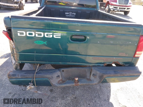 1998 Dodge Dakota SLT with VIN 1B7FL26X2WS685844, listed as a IAAI auction lot 41857719 with Not Provided miles and . Bid and sale history available at carsss.com. Image 18.