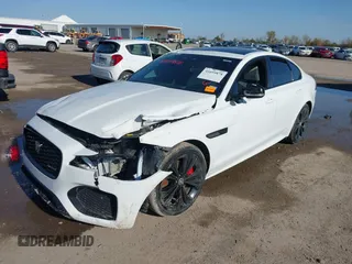 2024 Jaguar XF R-Dynamic SE z VIN SAJBL4GX6RCY95873, wystawiony jako IAAI lot #41059878 z przebiegiem 7 956 mil mil oraz . Historia ofert i sprzedaży dostępna na DreamBid. Obrazek 6.