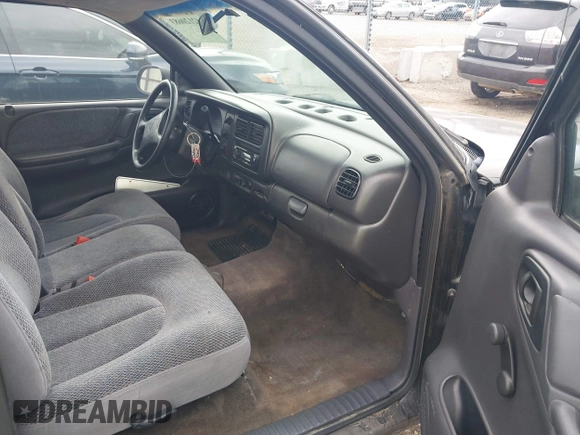 1998 Dodge Dakota SLT with VIN 1B7FL26X0WS720008, listed as a IAAI auction lot 42120683 with 194,922 mi miles and . Bid and sale history available at carsss.com. Image 5.