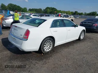 2014 Chrysler 300 z VIN 2C3CCAAG7EH327508, wystawiony jako IAAI lot #42104987 z przebiegiem 199 366 mil mil oraz . Historia ofert i sprzedaży dostępna na DreamBid. Obrazek 4.
