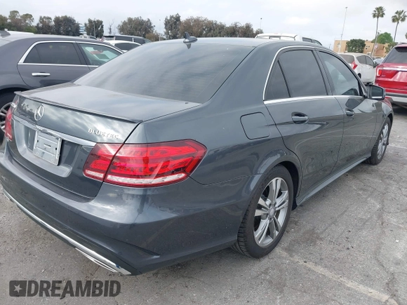 2014 Mercedes-Benz E-Class E 250 BlueTEC Luxury with VIN WDDHF0EB6EA942847, listed as a IAAI auction lot 41631294 with 48,650 mi miles. Bid and sale history available at carsss.com. Image 4.