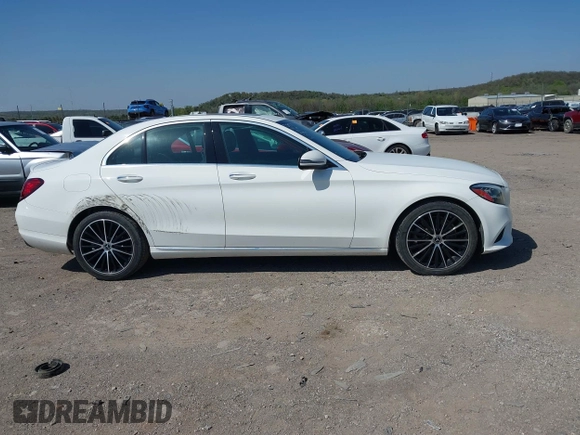 2019 Mercedes-Benz C 300 z VIN 55SWF8DB4KU285419, wystawiony jako IAAI lot #41977720 z przebiegiem 75 156 mil mil oraz . Historia ofert i sprzedaży dostępna na DreamBid. Obrazek 13.